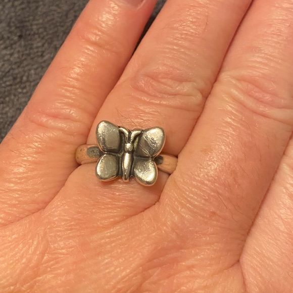 LAST CALL - RETIRED James Avery butterfly ring, size 6. 🦋 ✨ - Picture 6 of 6